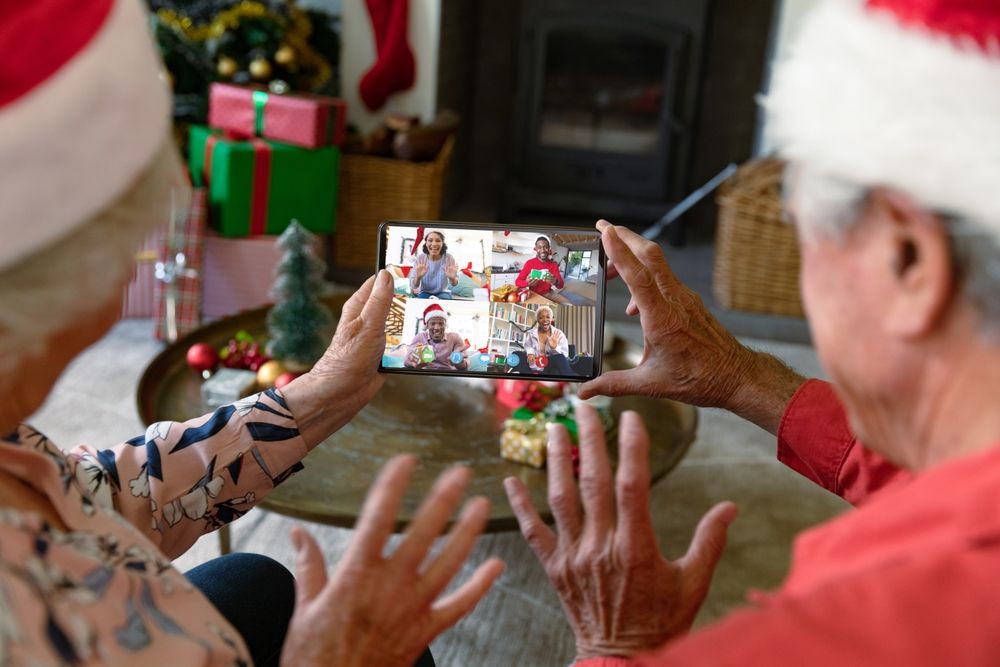 10 Ways to Help Lonely Seniors this Christmas